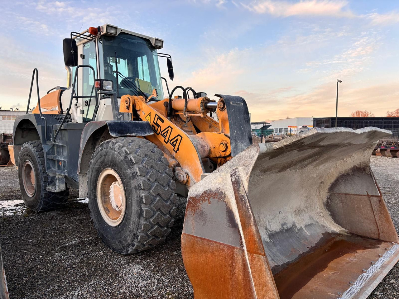 Liebherr L544 - Utovarivač točkaš: slika 1 Liebherr L544 - Utovarivač točkaš: slika 1