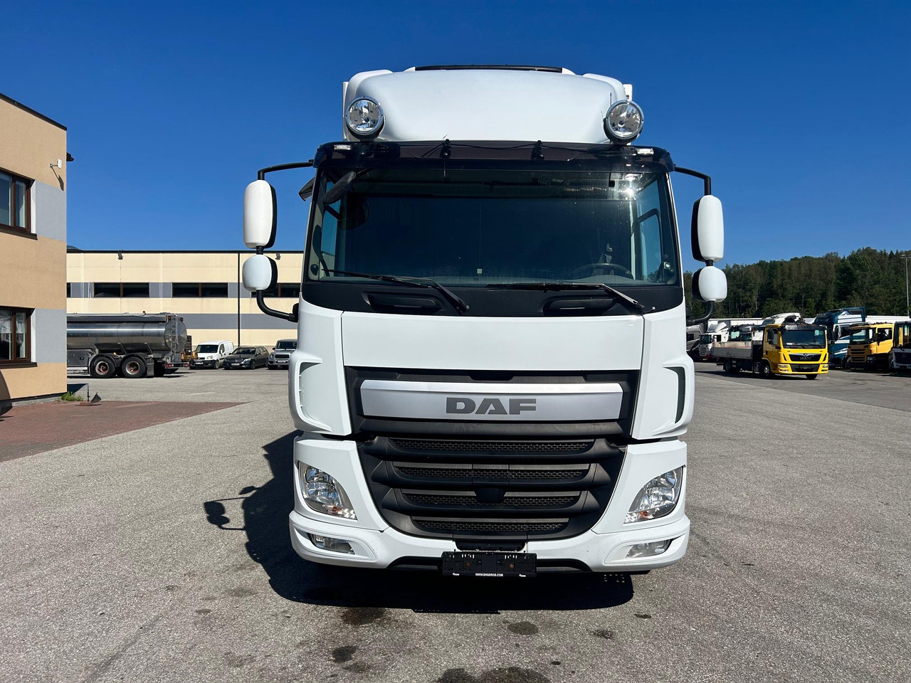 DAF CF330 - Hladnjača: slika 2 DAF CF330 - Hladnjača: slika 2