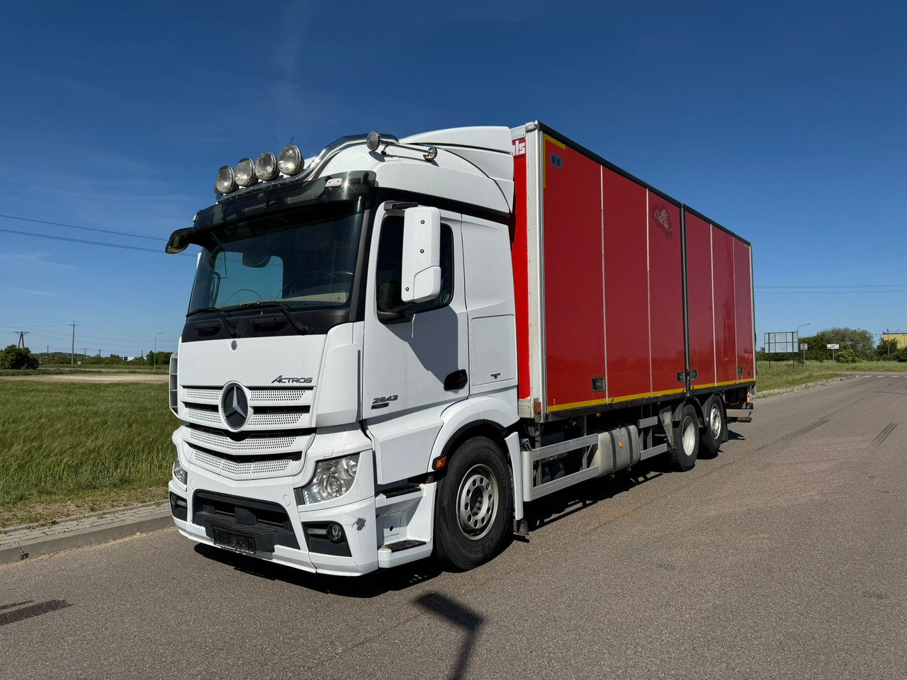 MERCEDES-BENZ ACTROS 2542 - Kamion sa zatvorenim sandukom: slika 2 MERCEDES-BENZ ACTROS 2542 - Kamion sa zatvorenim sandukom: slika 2