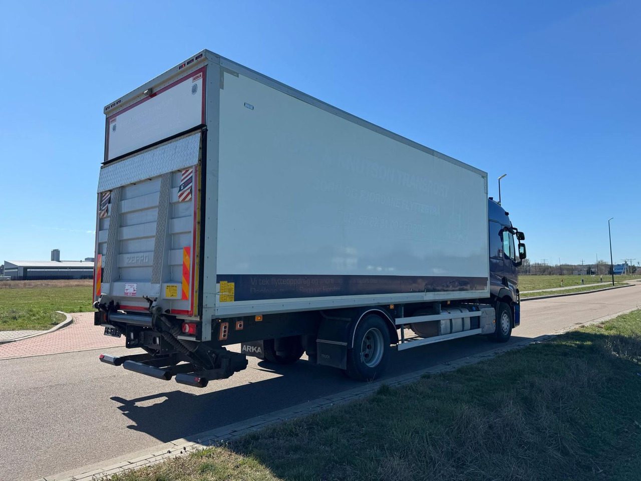 Kamion sa zatvorenim sandukom RENAULT T380: slika 7