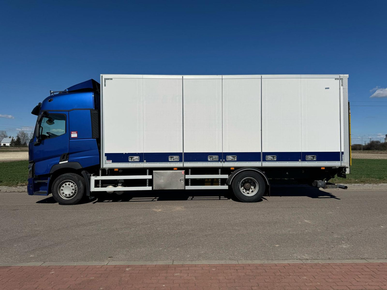 RENAULT T380 - Kamion sa zatvorenim sandukom: slika 3 RENAULT T380 - Kamion sa zatvorenim sandukom: slika 3