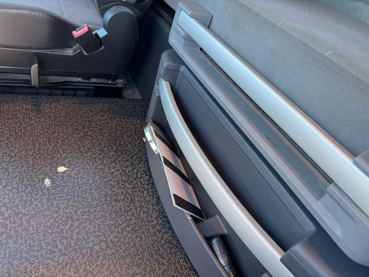Kamion sa zatvorenim sandukom RENAULT T380: slika 24