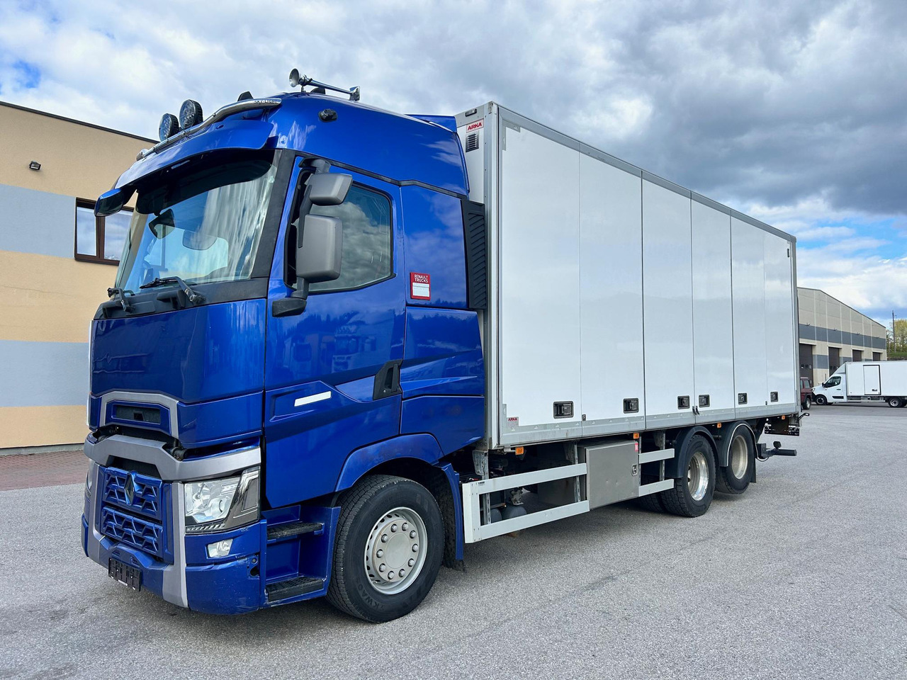 RENAULT T520 - Kamion sa zatvorenim sandukom: slika 2 RENAULT T520 - Kamion sa zatvorenim sandukom: slika 2