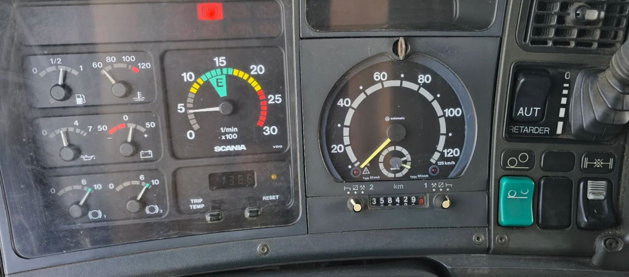 Kamion sa tovarnim sandukom, Kamion sa dizalicom SCANIA 144.460: slika 8