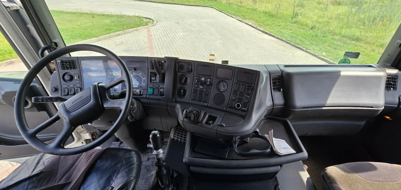 Kamion sa tovarnim sandukom, Kamion sa dizalicom SCANIA 144.460: slika 9