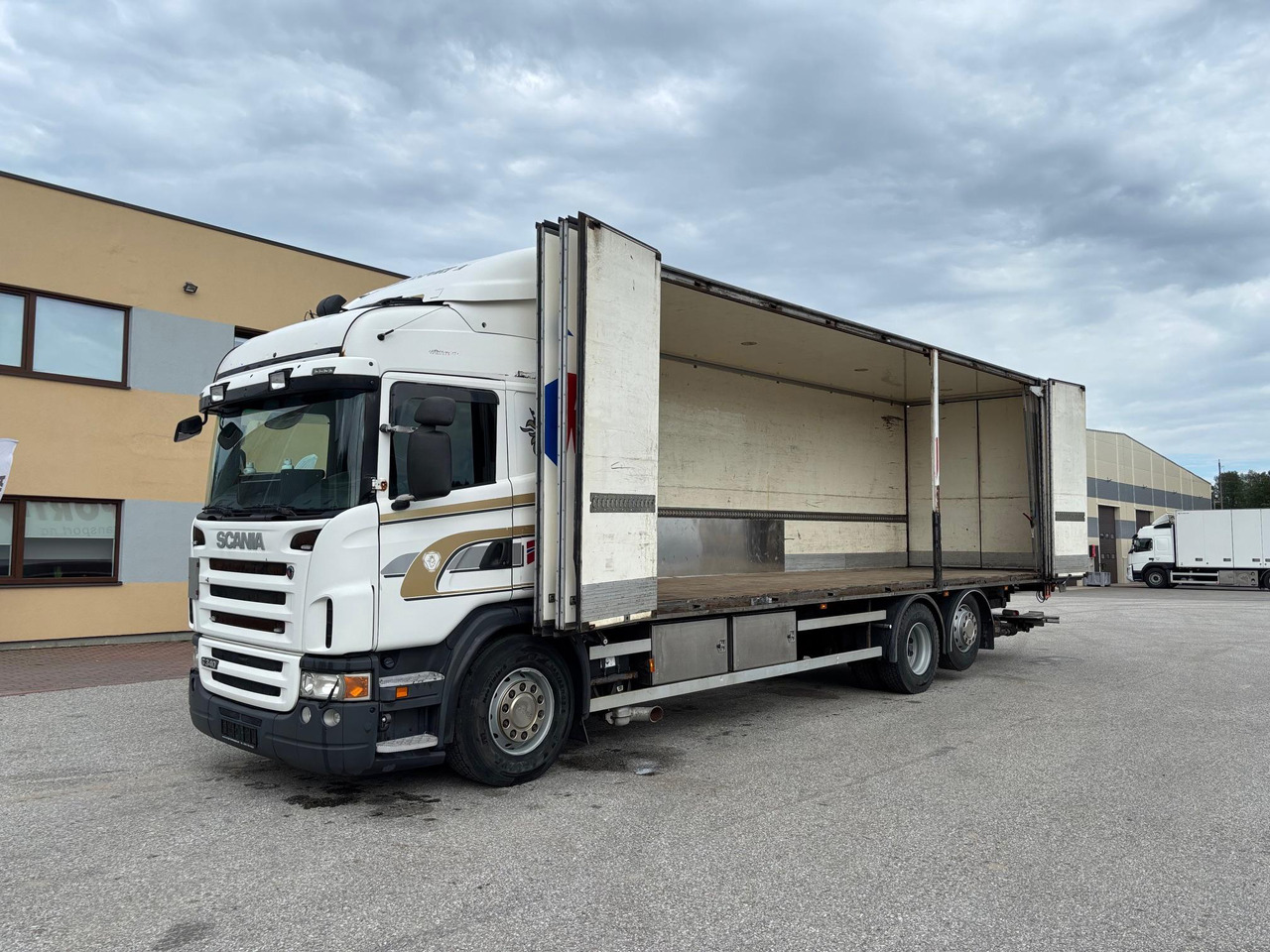 SCANIA G340 - Kamion sa zatvorenim sandukom: slika 4 SCANIA G340 - Kamion sa zatvorenim sandukom: slika 4