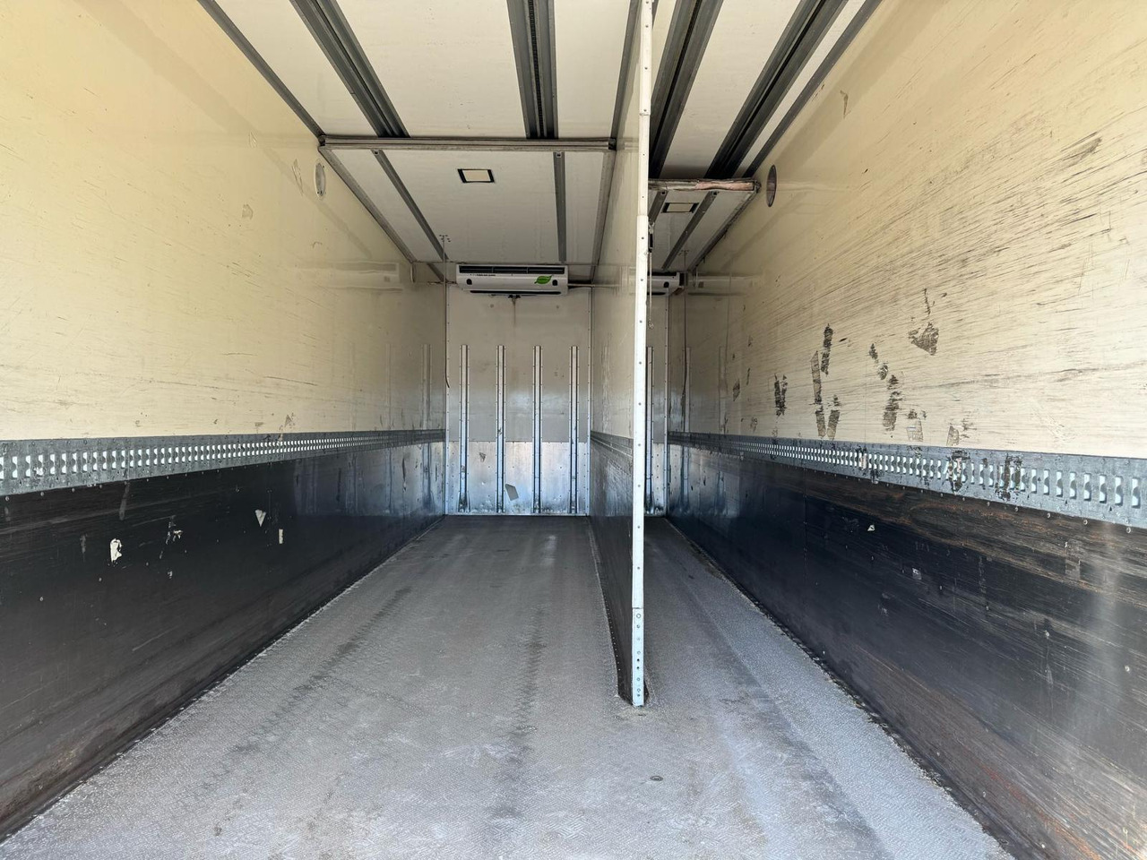 Izotermički kamion SCANIA G400: slika 10 Izotermički kamion SCANIA G400: slika 10