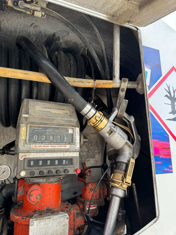 Kamion cisterna za prevoz goriva SCANIA P94: slika 11