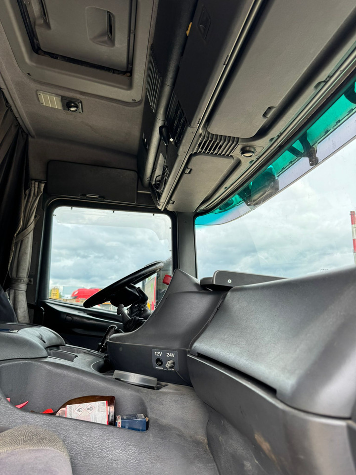 Kamion cisterna za prevoz goriva SCANIA P94: slika 10