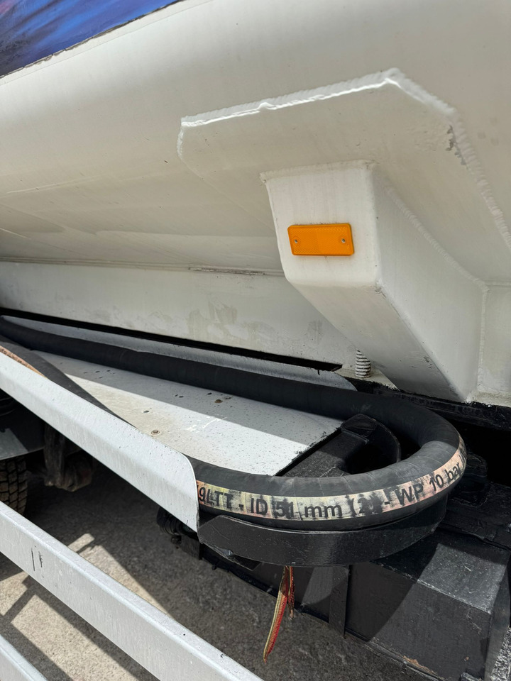 Kamion cisterna za prevoz goriva SCANIA P94: slika 25