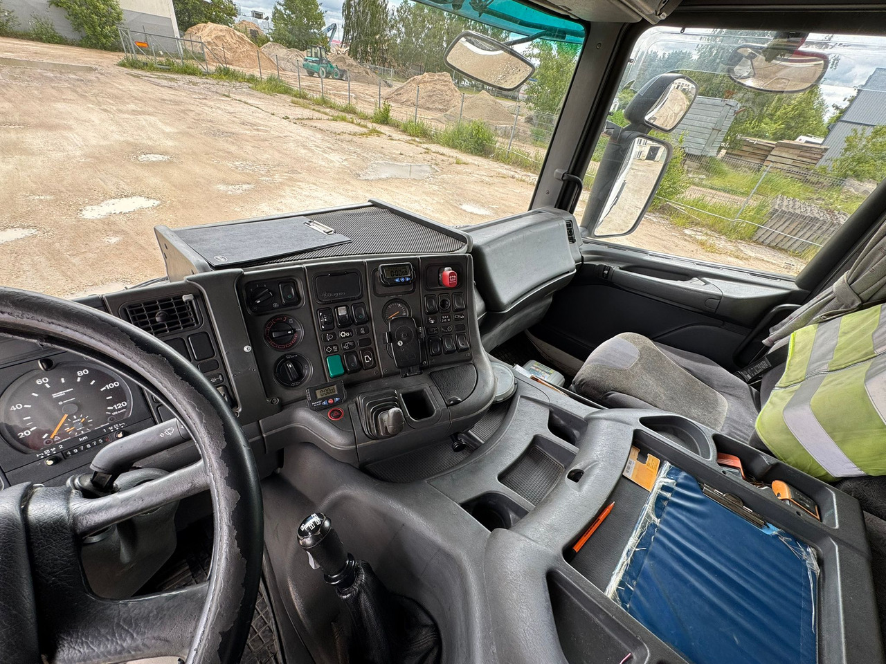 Kamion cisterna za prevoz goriva SCANIA P94: slika 13