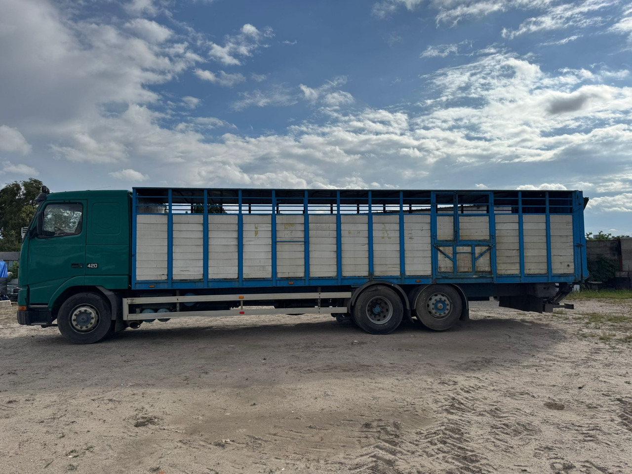 VOLVO FH12.420 - Kamion sa tovarnim sandukom: slika 4 VOLVO FH12.420 - Kamion sa tovarnim sandukom: slika 4