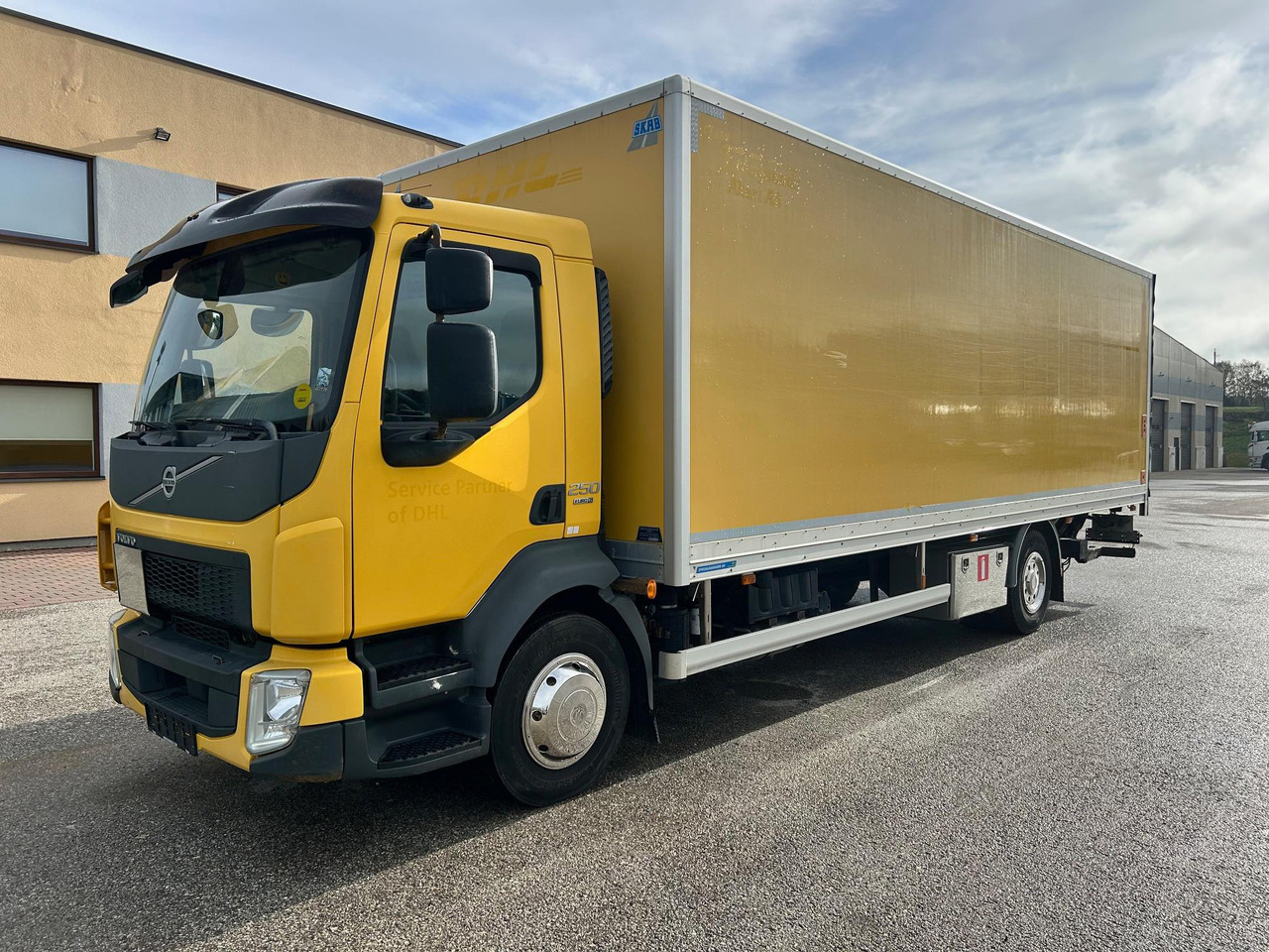 VOLVO FL250 - Kamion sa zatvorenim sandukom: slika 3 VOLVO FL250 - Kamion sa zatvorenim sandukom: slika 3