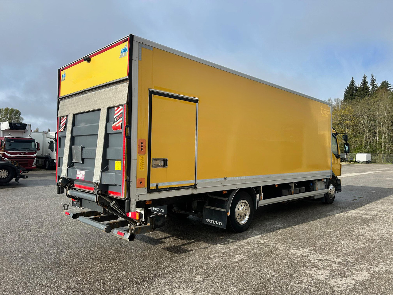 VOLVO FL250 - Kamion sa zatvorenim sandukom: slika 5 VOLVO FL250 - Kamion sa zatvorenim sandukom: slika 5