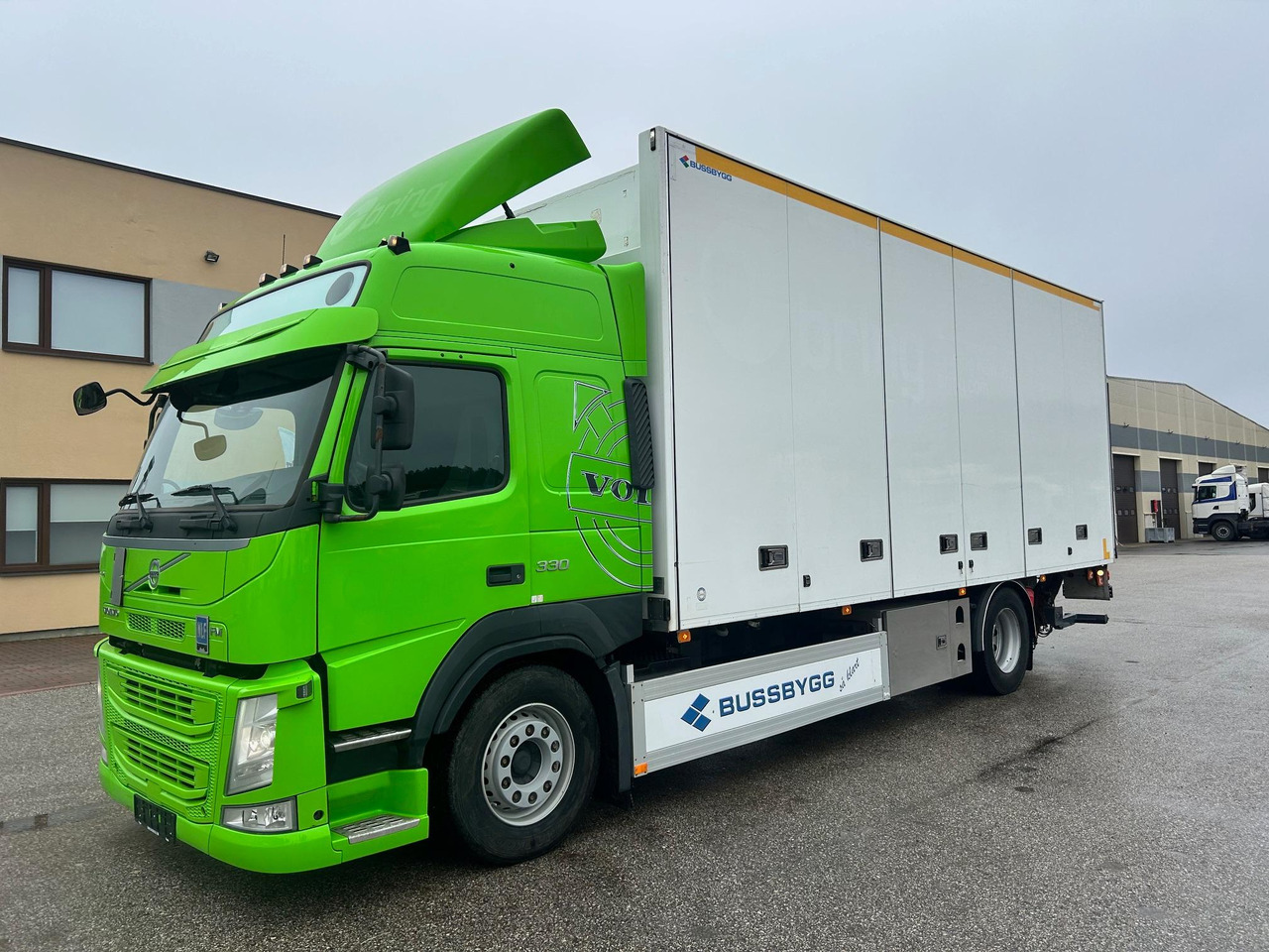 VOLVO FM330 - Kamion sa zatvorenim sandukom: slika 4 VOLVO FM330 - Kamion sa zatvorenim sandukom: slika 4