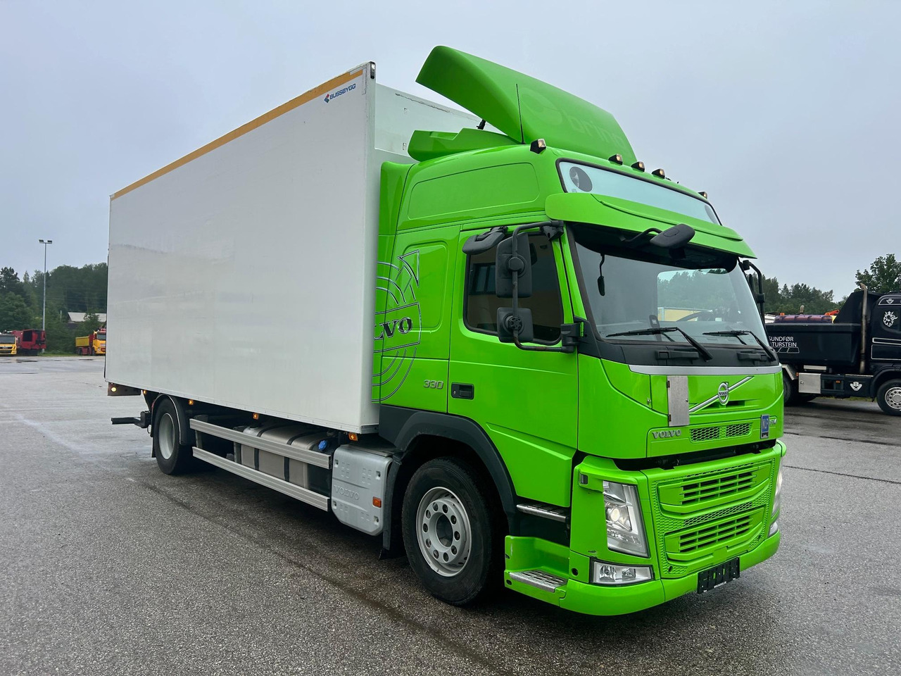 VOLVO FM330 - Kamion sa zatvorenim sandukom: slika 1 VOLVO FM330 - Kamion sa zatvorenim sandukom: slika 1