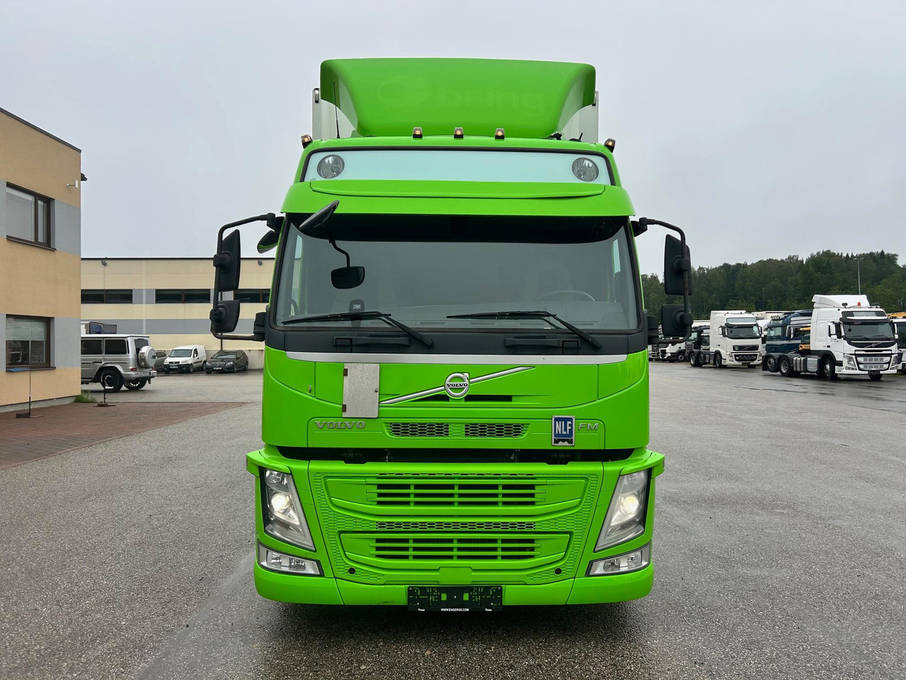 VOLVO FM330 - Kamion sa zatvorenim sandukom: slika 2 VOLVO FM330 - Kamion sa zatvorenim sandukom: slika 2