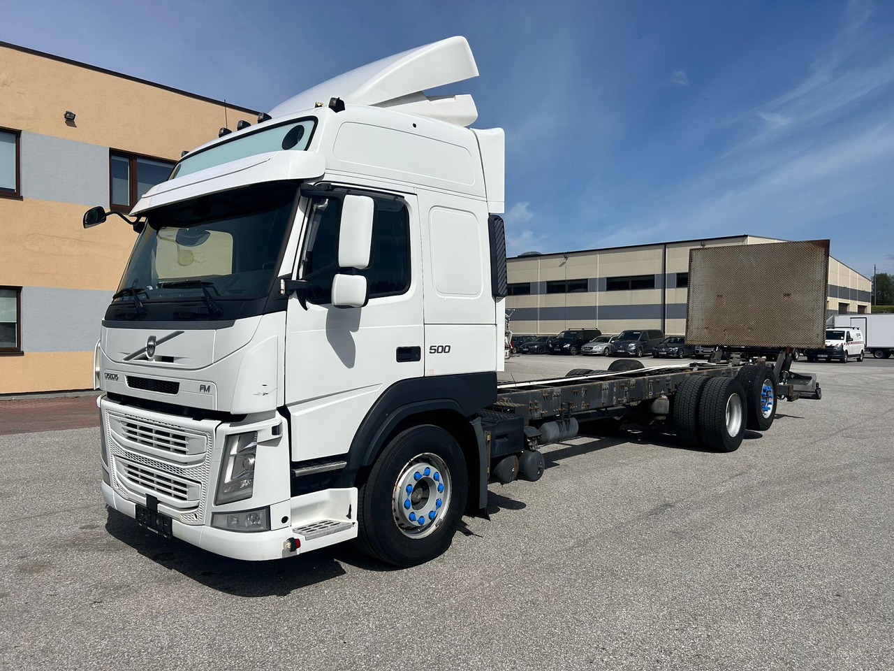VOLVO FM500 - Kamion sa golom šasijom i zatvorenom kabinom: slika 2 VOLVO FM500 - Kamion sa golom šasijom i zatvorenom kabinom: slika 2