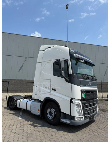 Volvo FH 13.420 FH420 XL cab / 4 units available - Tegljač: slika 3 Volvo FH 13.420 FH420 XL cab / 4 units available - Tegljač: slika 3