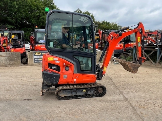 Kubota KX 016-4 - Mini bager: slika 1 Kubota KX 016-4 - Mini bager: slika 1