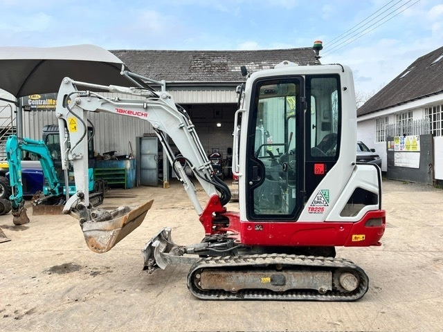 Takeuchi TB 225  - Mini bager: slika 5 Takeuchi TB 225  - Mini bager: slika 5