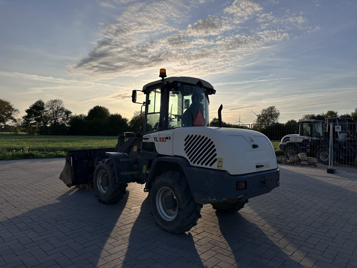 TEREX TL 100 - 30 Km/h Schaufel + Palettengabel Top ! - Utovarivač točkaš: slika 5 TEREX TL 100 - 30 Km/h Schaufel + Palettengabel Top ! - Utovarivač točkaš: slika 5