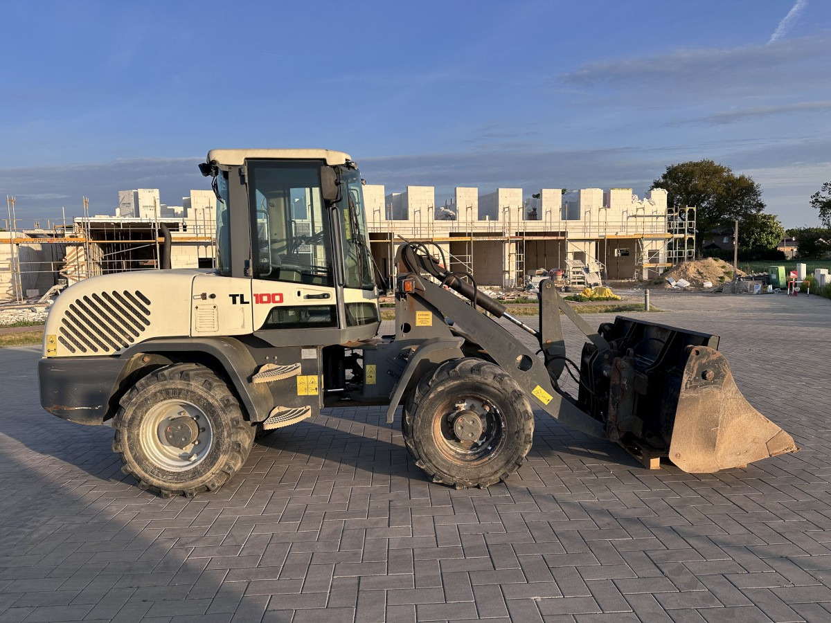 TEREX TL 100 - 30 Km/h Schaufel + Palettengabel Top ! - Utovarivač točkaš: slika 2 TEREX TL 100 - 30 Km/h Schaufel + Palettengabel Top ! - Utovarivač točkaš: slika 2