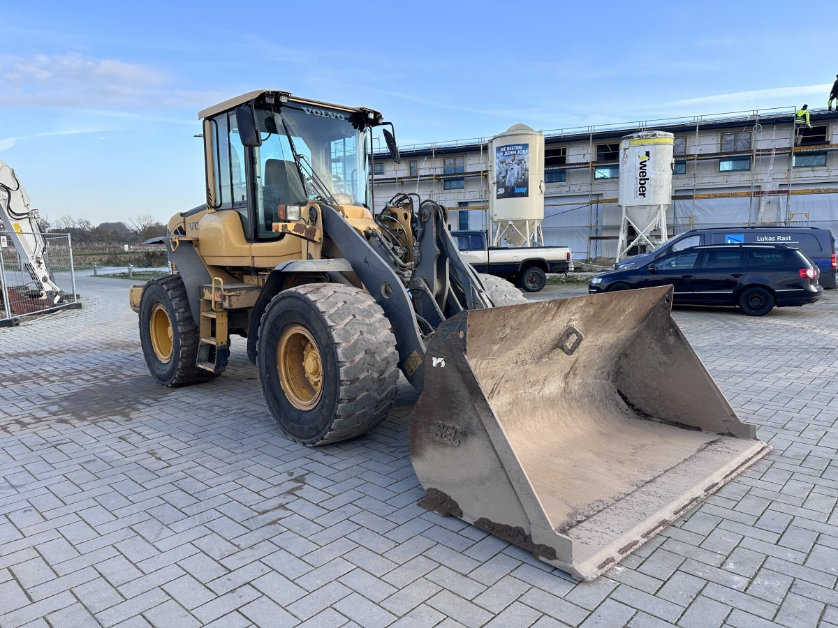 VOLVO L 60 F low Hours Klima Very good Condition - Utovarivač točkaš: slika 4 VOLVO L 60 F low Hours Klima Very good Condition - Utovarivač točkaš: slika 4