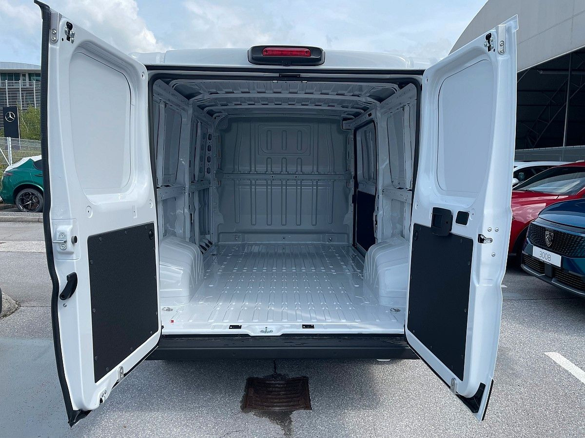 Fiat Ducato 30L L2H1-120-Klima;Temp;P.Sens;DAB+;2025 - Mali kombi: slika 5 Fiat Ducato 30L L2H1-120-Klima;Temp;P.Sens;DAB+;2025 - Mali kombi: slika 5