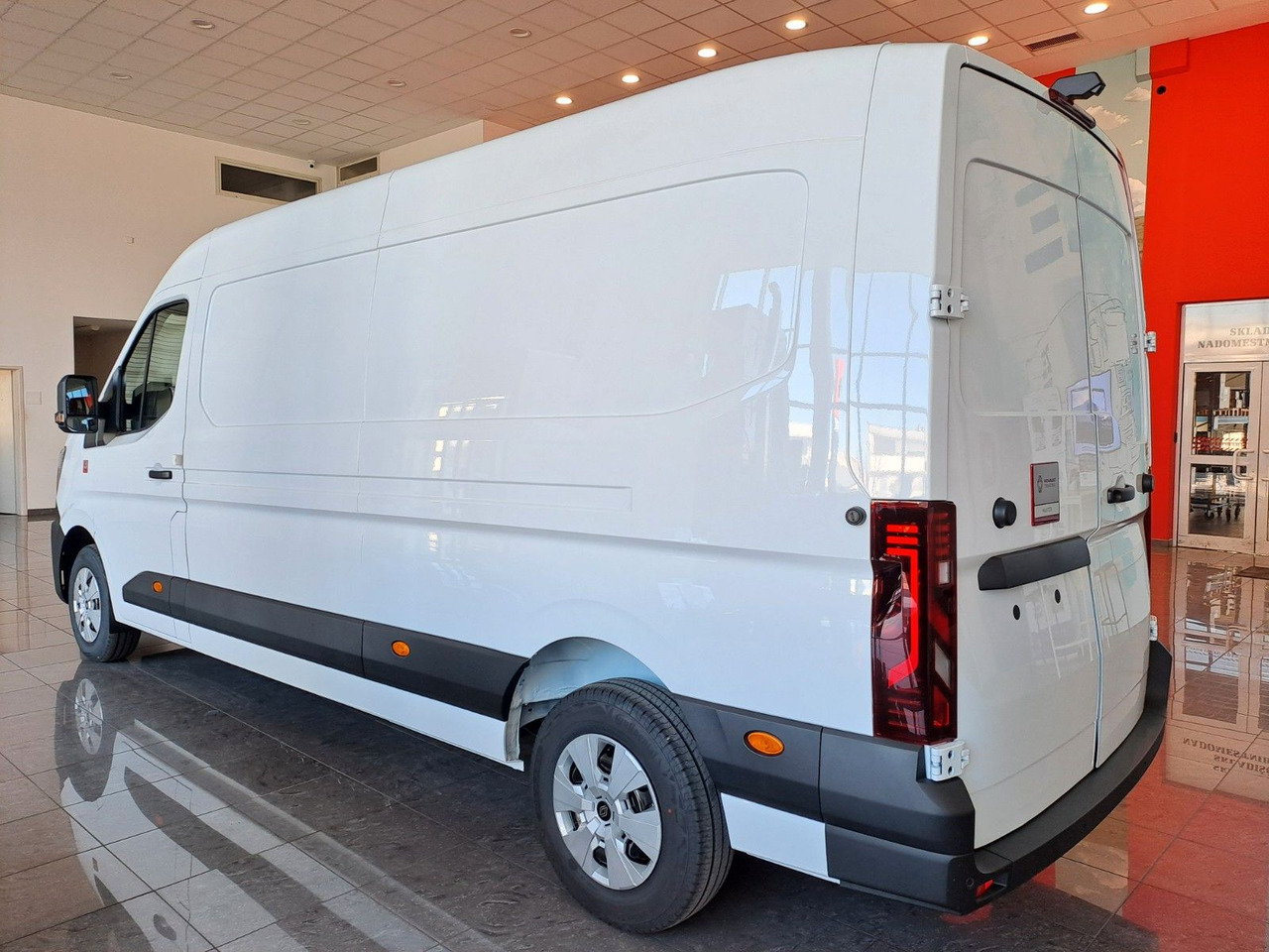 Renault Master L3H2 150 - NAV Klimaaut. Holzb. 270° - Furgon: slika 5 Renault Master L3H2 150 - NAV Klimaaut. Holzb. 270° - Furgon: slika 5