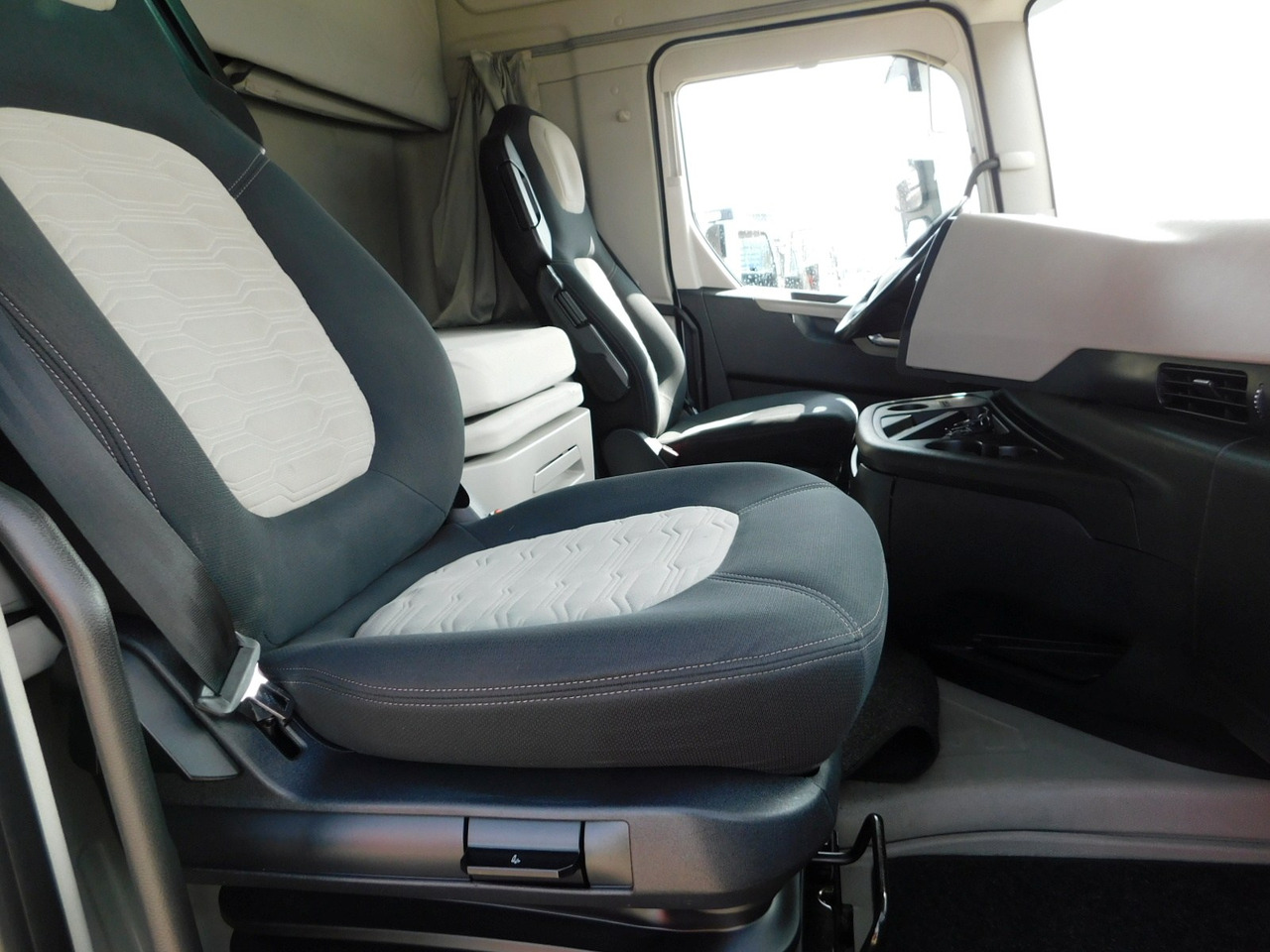 Ford F max ll 4x2 scab e6 12tx2620 - Tegljač: slika 5 Ford F max ll 4x2 scab e6 12tx2620 - Tegljač: slika 5