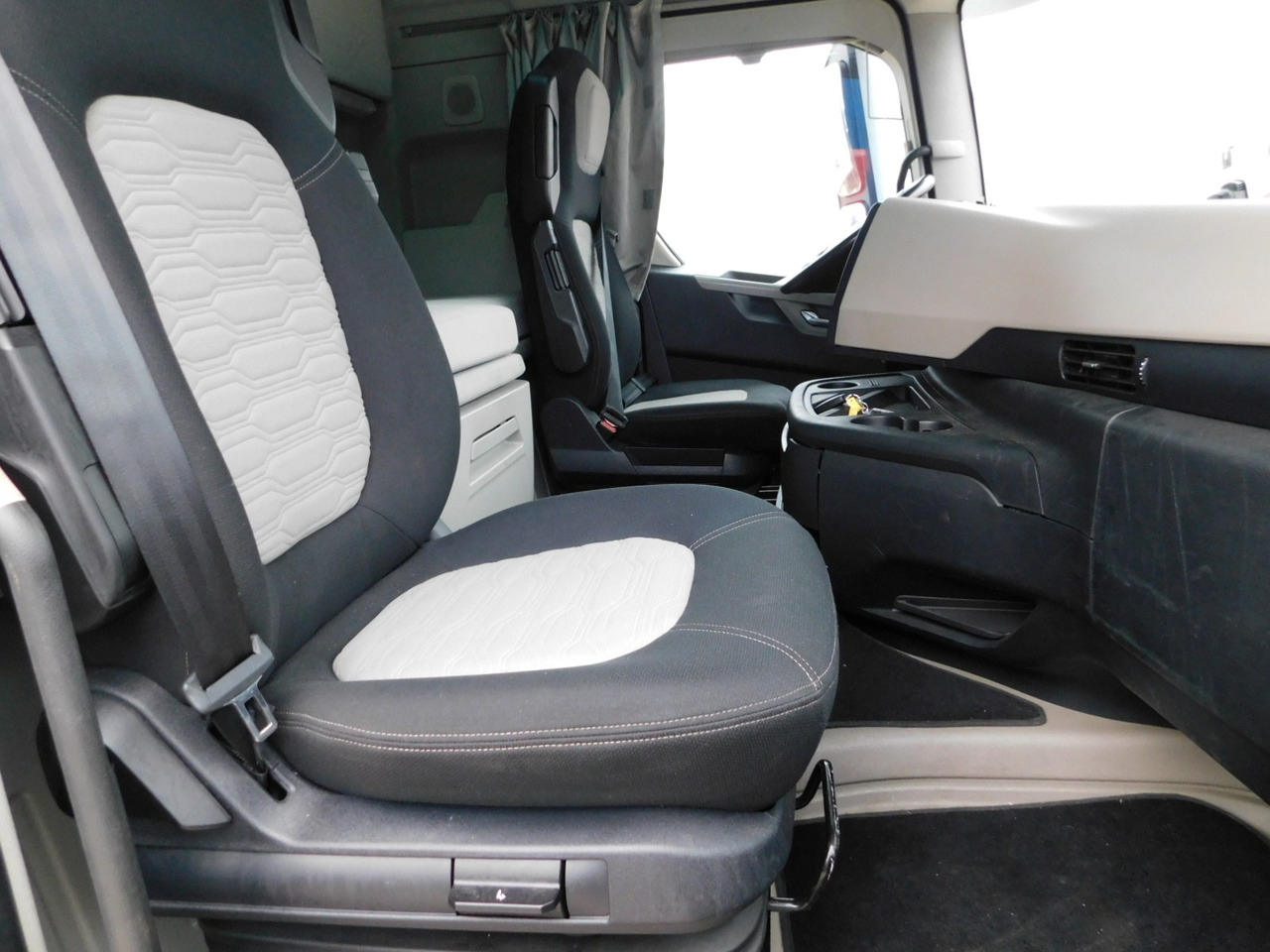 Ford F max ll 4x2 scab e6 12tx2620 - Tegljač: slika 5 Ford F max ll 4x2 scab e6 12tx2620 - Tegljač: slika 5