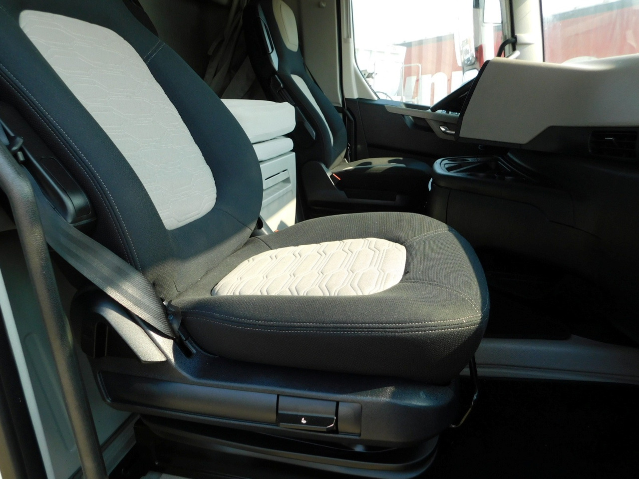 Ford F max ll 4x2 scab e6 eco 16spdamt ecotorq - Tegljač: slika 5 Ford F max ll 4x2 scab e6 eco 16spdamt ecotorq - Tegljač: slika 5