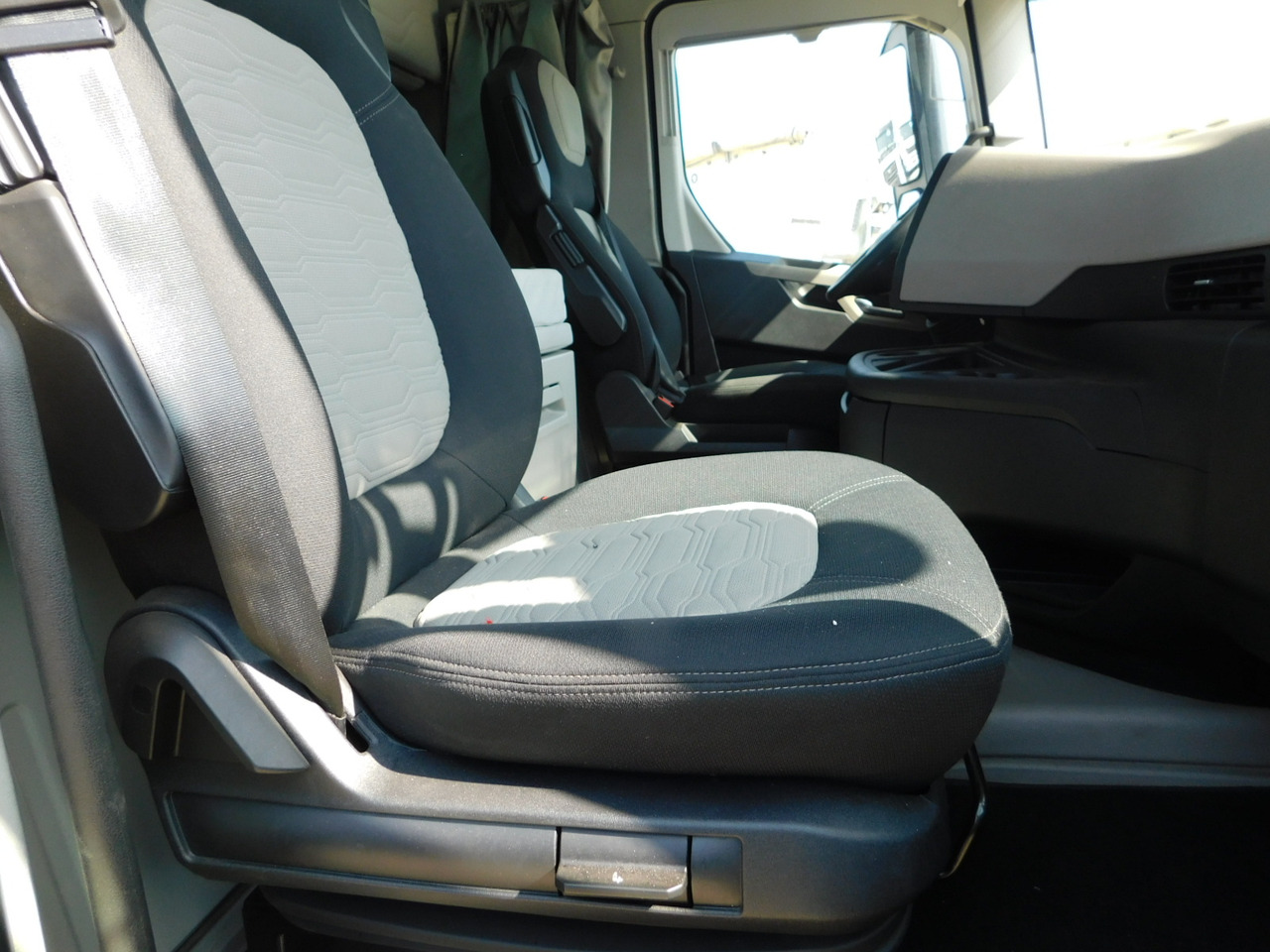 Ford F max ll 4x2 scab e6 eco 16spdamt ecotorq - Tegljač: slika 5 Ford F max ll 4x2 scab e6 eco 16spdamt ecotorq - Tegljač: slika 5