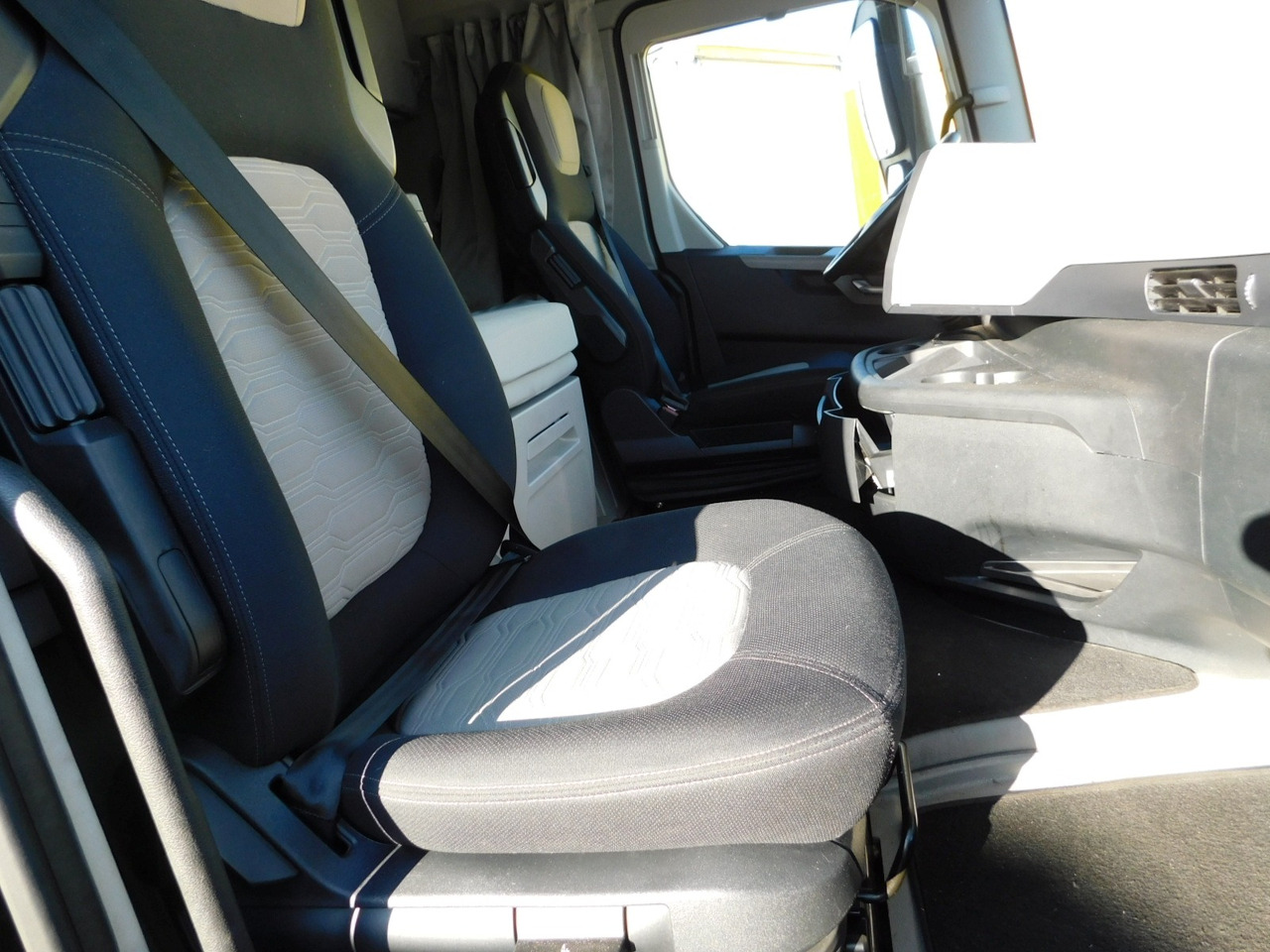 Ford F max ll 4x2 scab e6 eco 16spdamt ecotorq - Tegljač: slika 5 Ford F max ll 4x2 scab e6 eco 16spdamt ecotorq - Tegljač: slika 5