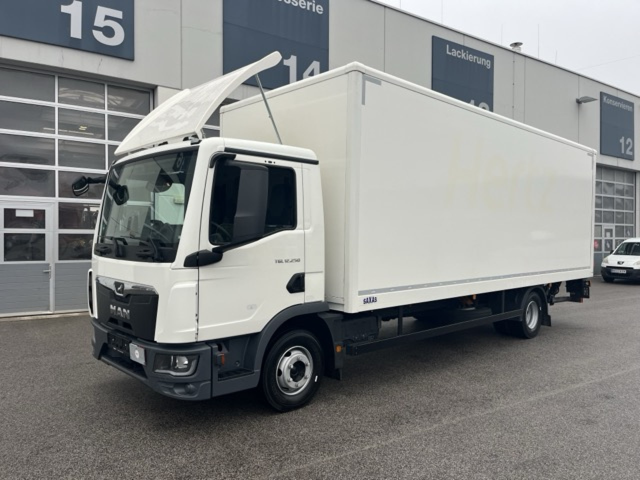 MAN TGL 12.250 4x2 BL CH Euro6 Klima AHK Luftfeder ZV - Kamion sa zatvorenim sandukom: slika 1 MAN TGL 12.250 4x2 BL CH Euro6 Klima AHK Luftfeder ZV - Kamion sa zatvorenim sandukom: slika 1