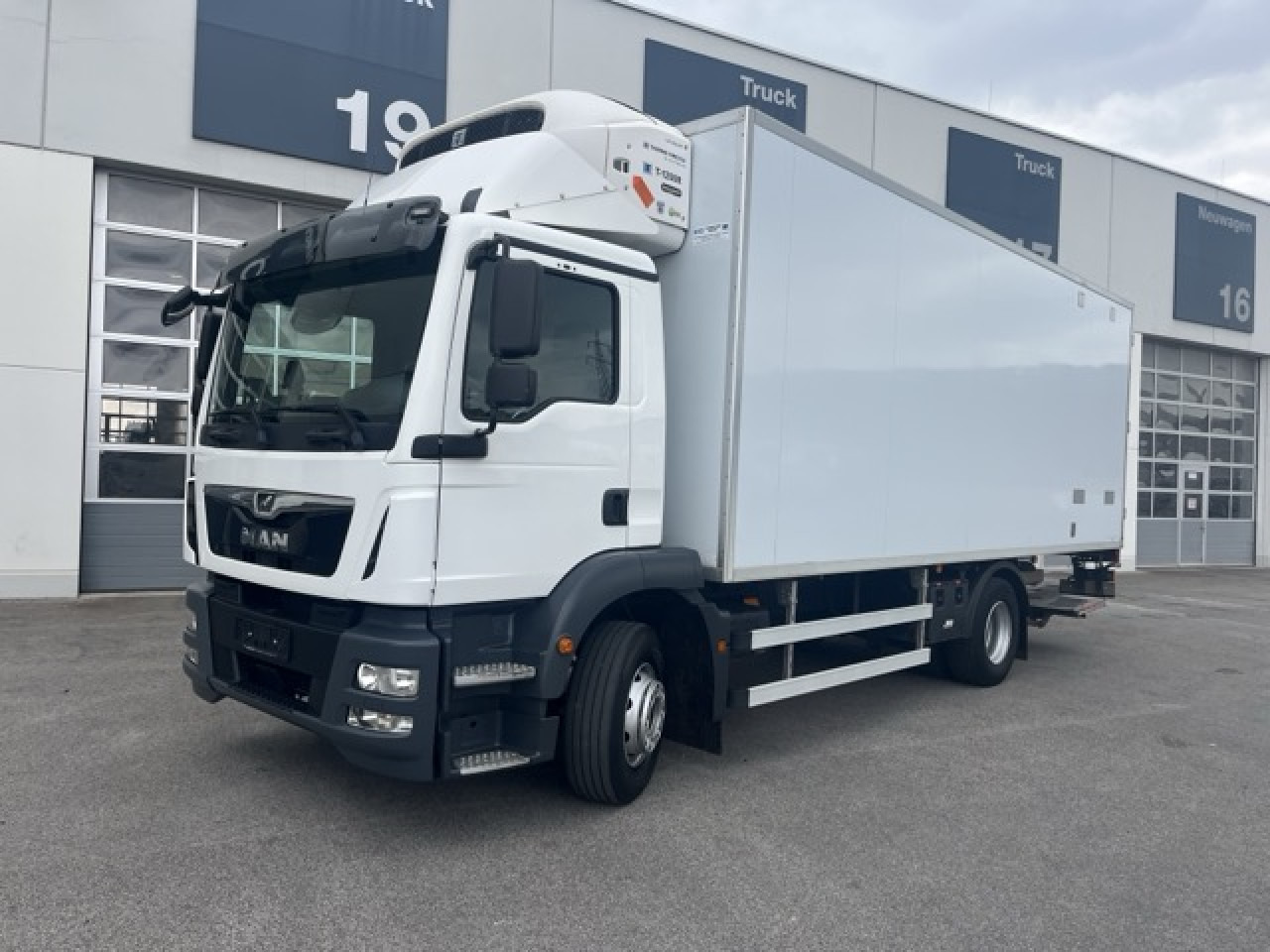 MAN TGM 15.290 4x2 LL Tiefkühler ATP möglich Euro6 - Dostavno vozilo hladnjača: slika 1 MAN TGM 15.290 4x2 LL Tiefkühler ATP möglich Euro6 - Dostavno vozilo hladnjača: slika 1
