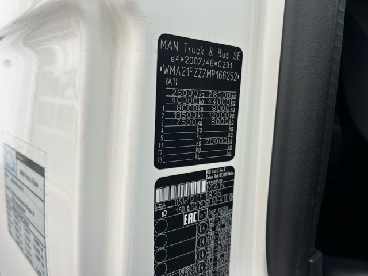 MAN TGS 26.360 6x2-4 LL Euro6 Klima AHK Luftfeder - Kamion sa golom šasijom i zatvorenom kabinom: slika 5 MAN TGS 26.360 6x2-4 LL Euro6 Klima AHK Luftfeder - Kamion sa golom šasijom i zatvorenom kabinom: slika 5