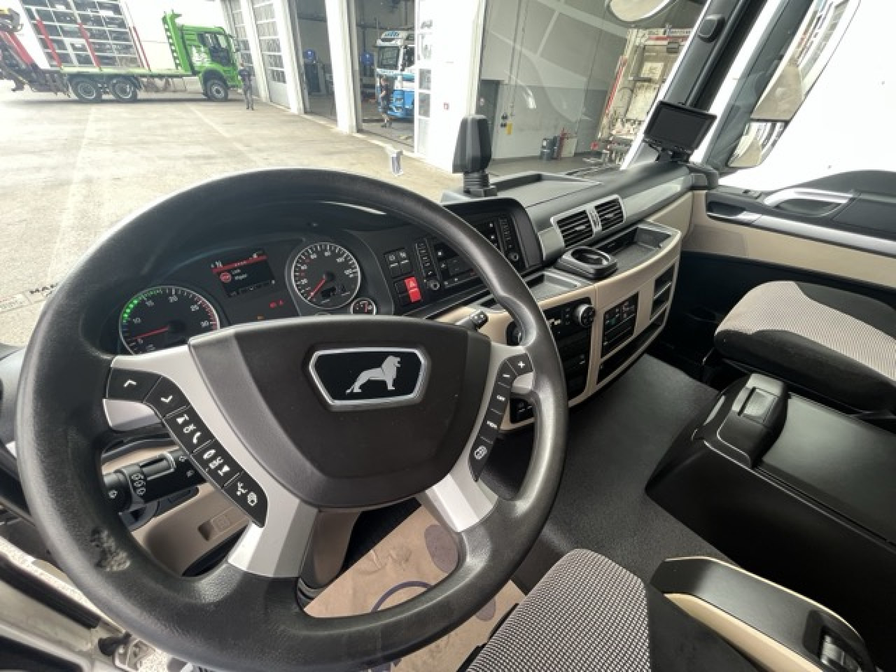 MAN TGS 26.460 6x2-4 Euro6 Klima Navi Luftfeder - Hladnjača: slika 5 MAN TGS 26.460 6x2-4 Euro6 Klima Navi Luftfeder - Hladnjača: slika 5