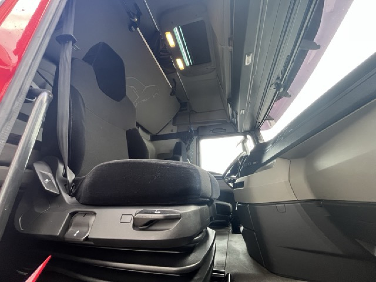 MAN TGX 18.510 4x2 LL SA - Vollgarantie MAN bis 01.27 - Tegljač: slika 2 MAN TGX 18.510 4x2 LL SA - Vollgarantie MAN bis 01.27 - Tegljač: slika 2