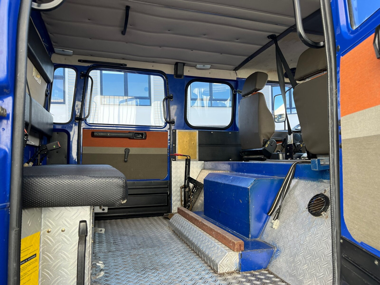 120-23 AW 4x4 Doka 120-23 AW 4x4 Doka, V8-Motor, Mannschaftswagen 16 Sitze, Seilwinde - Vatrogasni kamion: slika 4 120-23 AW 4x4 Doka 120-23 AW 4x4 Doka, V8-Motor, Mannschaftswagen 16 Sitze, Seilwinde - Vatrogasni kamion: slika 4