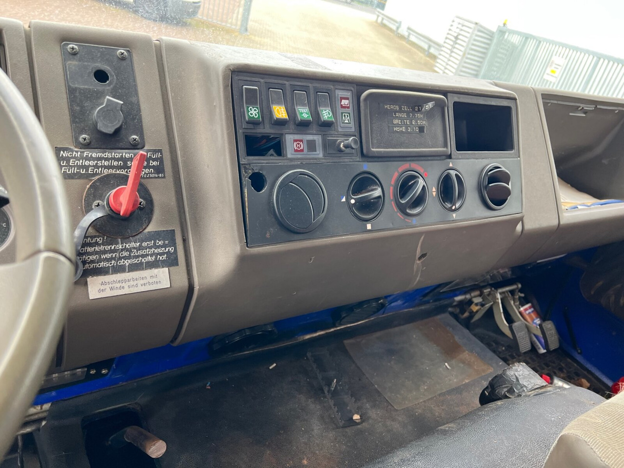 120-23 AW 4x4 Doka 120-23 AW 4x4 Doka, V8-Motor, Seilwinde - Kamion sa golom šasijom i zatvorenom kabinom: slika 4 120-23 AW 4x4 Doka 120-23 AW 4x4 Doka, V8-Motor, Seilwinde - Kamion sa golom šasijom i zatvorenom kabinom: slika 4