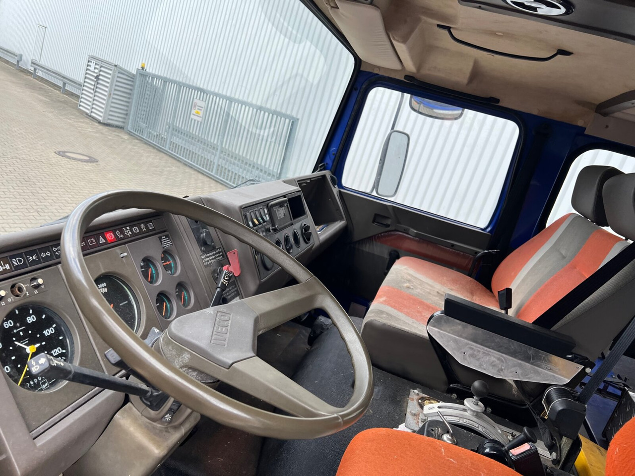 120-23 AW 4x4 Doka 120-23 AW 4x4 Doka, V8-Motor, Seilwinde - Kamion sa golom šasijom i zatvorenom kabinom: slika 2 120-23 AW 4x4 Doka 120-23 AW 4x4 Doka, V8-Motor, Seilwinde - Kamion sa golom šasijom i zatvorenom kabinom: slika 2