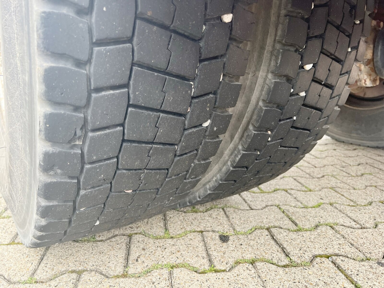 190 AD 35 4x2 190 AD 35 4x2 - Kamion sa golom šasijom i zatvorenom kabinom: slika 5 190 AD 35 4x2 190 AD 35 4x2 - Kamion sa golom šasijom i zatvorenom kabinom: slika 5