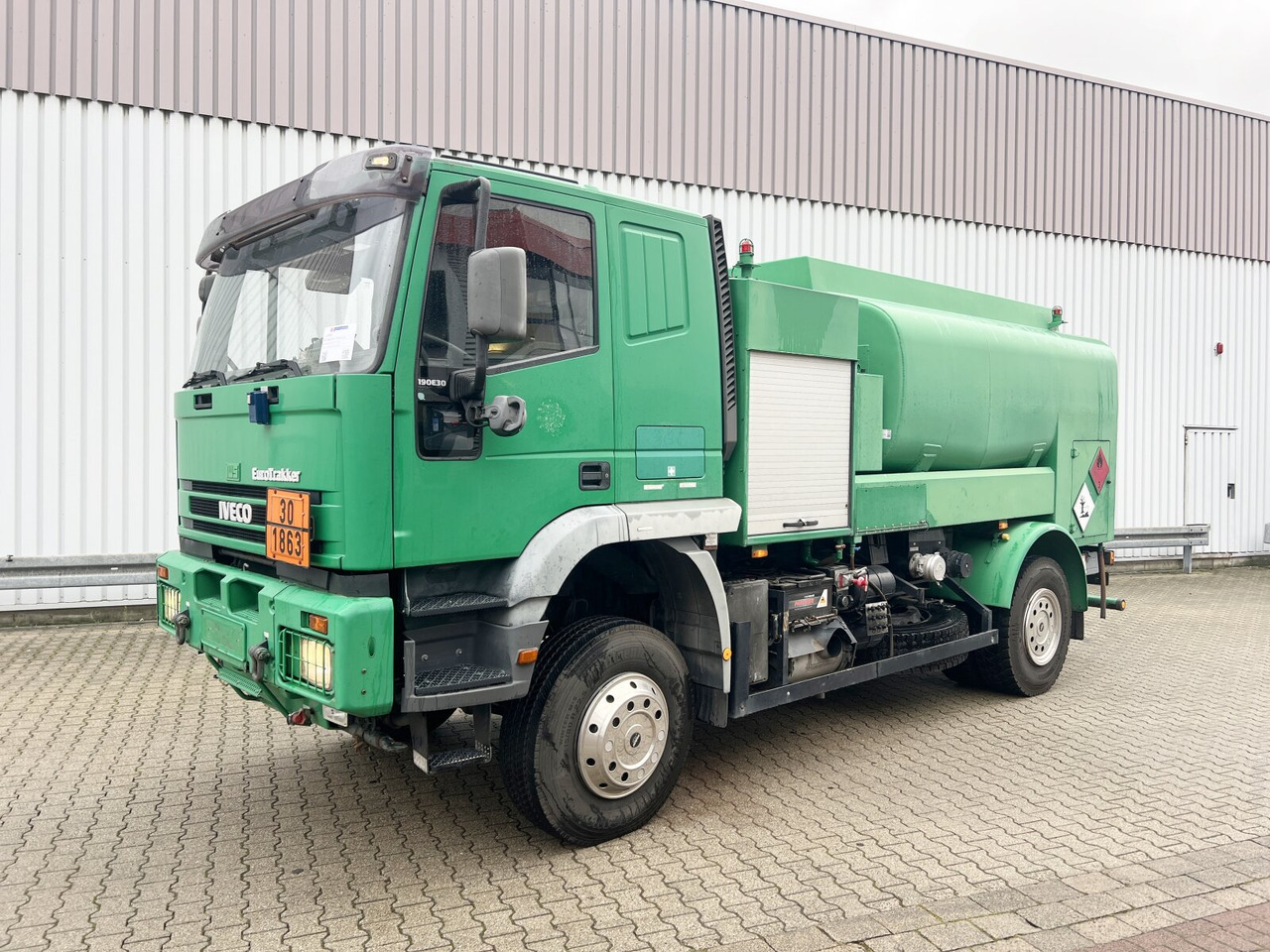 190EH30 4x4 190EH30 4x4 - Kamion cisterna: slika 1 190EH30 4x4 190EH30 4x4 - Kamion cisterna: slika 1