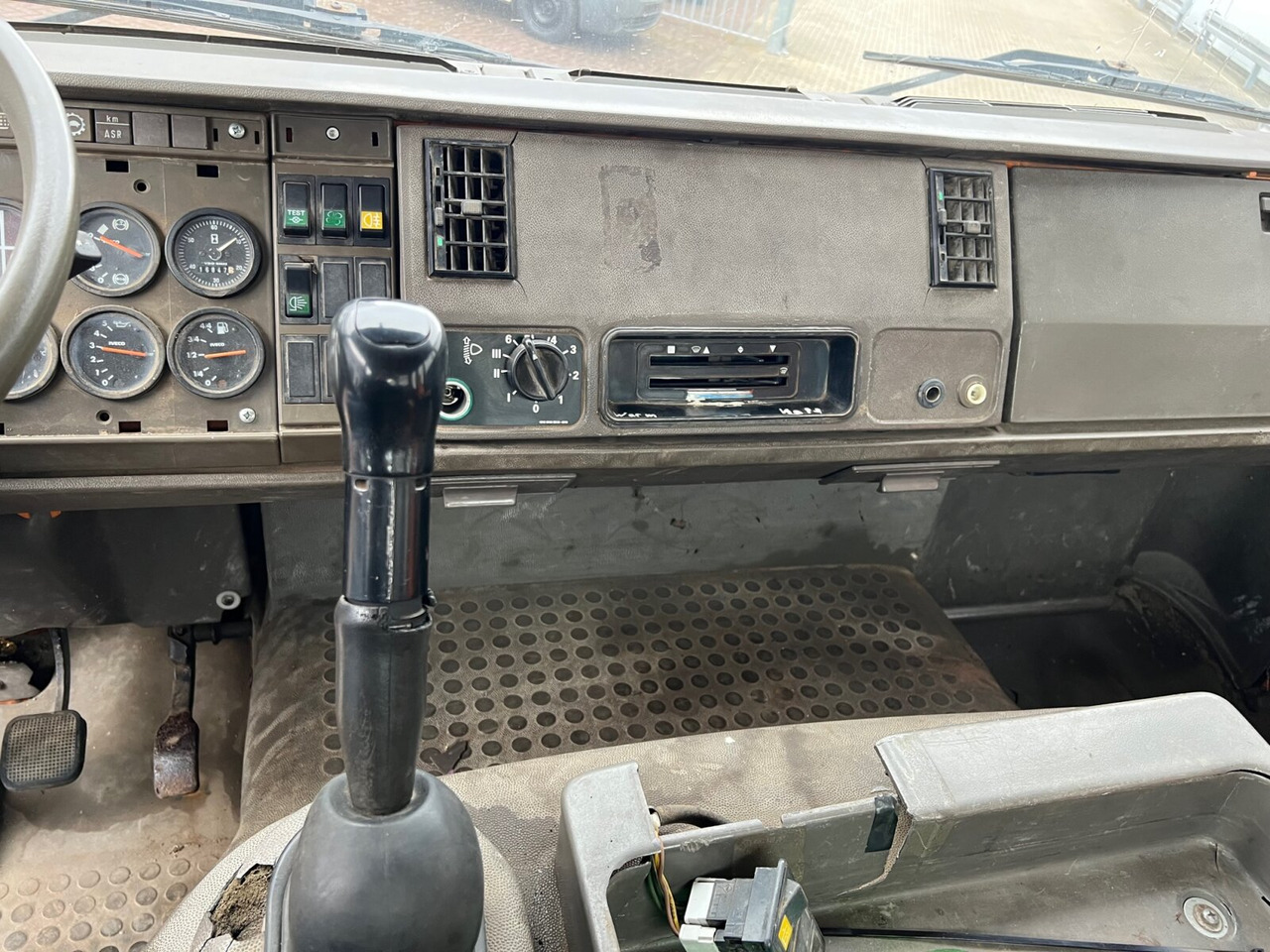 260-34 AHW 6x6 260-34 AHW 6x6, V8, Manual, Full Steel - Kamion sa golom šasijom i zatvorenom kabinom: slika 3 260-34 AHW 6x6 260-34 AHW 6x6, V8, Manual, Full Steel - Kamion sa golom šasijom i zatvorenom kabinom: slika 3