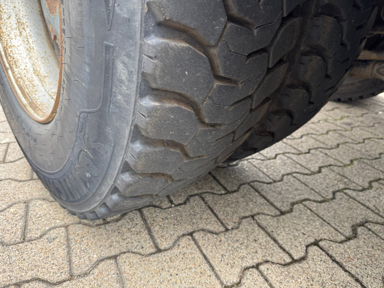 AD260T41 6x4 AD260T41 6x4, EEV - Kamion sa golom šasijom i zatvorenom kabinom: slika 3 AD260T41 6x4 AD260T41 6x4, EEV - Kamion sa golom šasijom i zatvorenom kabinom: slika 3