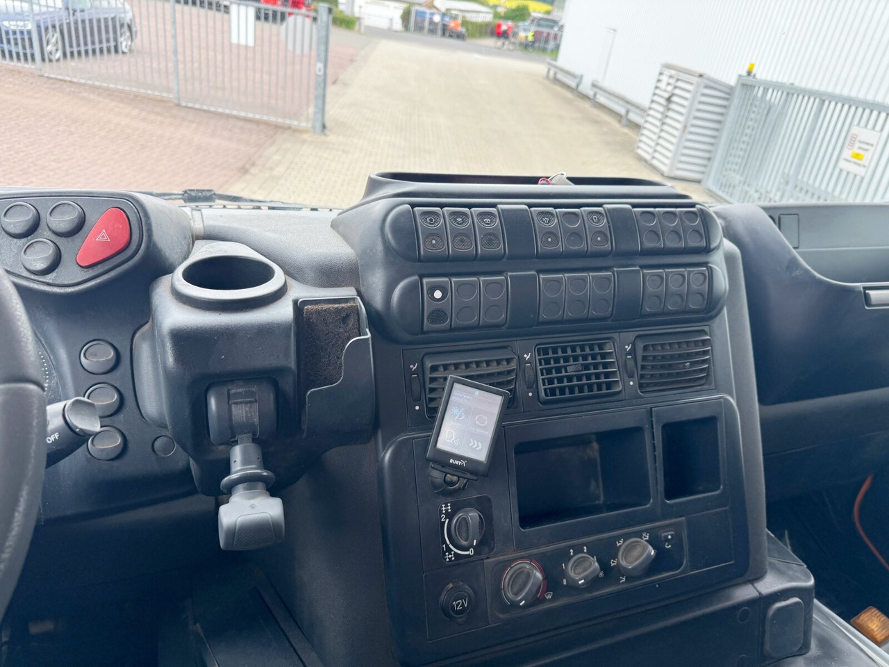 Kamion sa golom šasijom i zatvorenom kabinom AD260T41 6x4 AD260T41 6x4, EEV: slika 10