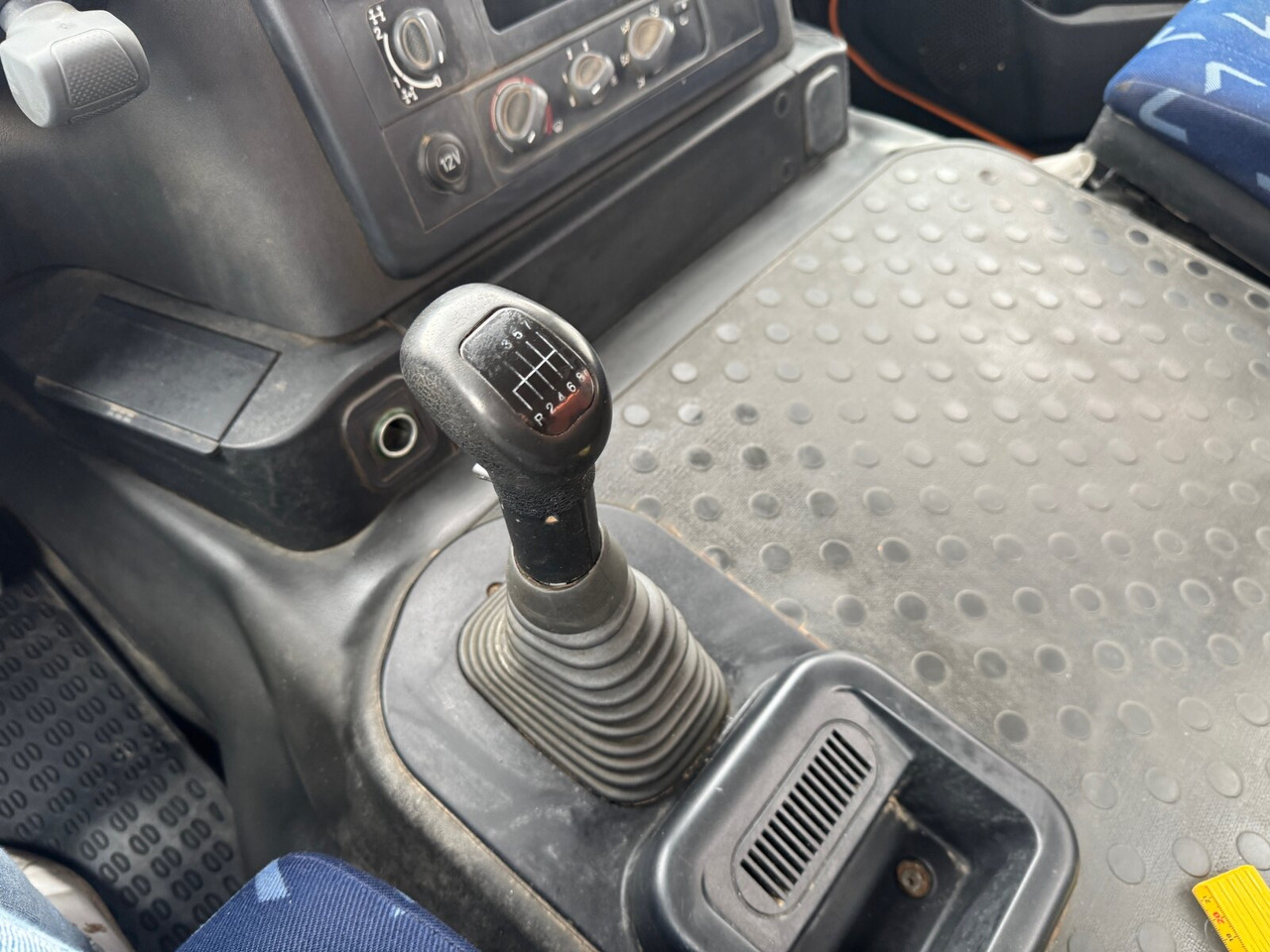 AD260T41 6x4 AD260T41 6x4, EEV - Istovarivač: slika 5 AD260T41 6x4 AD260T41 6x4, EEV - Istovarivač: slika 5