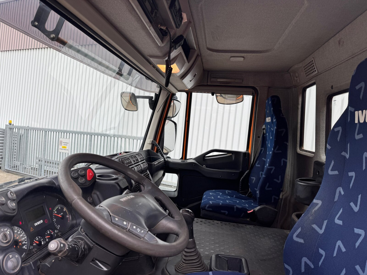 Kamion sa golom šasijom i zatvorenom kabinom AD260T41 6x4 AD260T41 6x4, EEV: slika 7